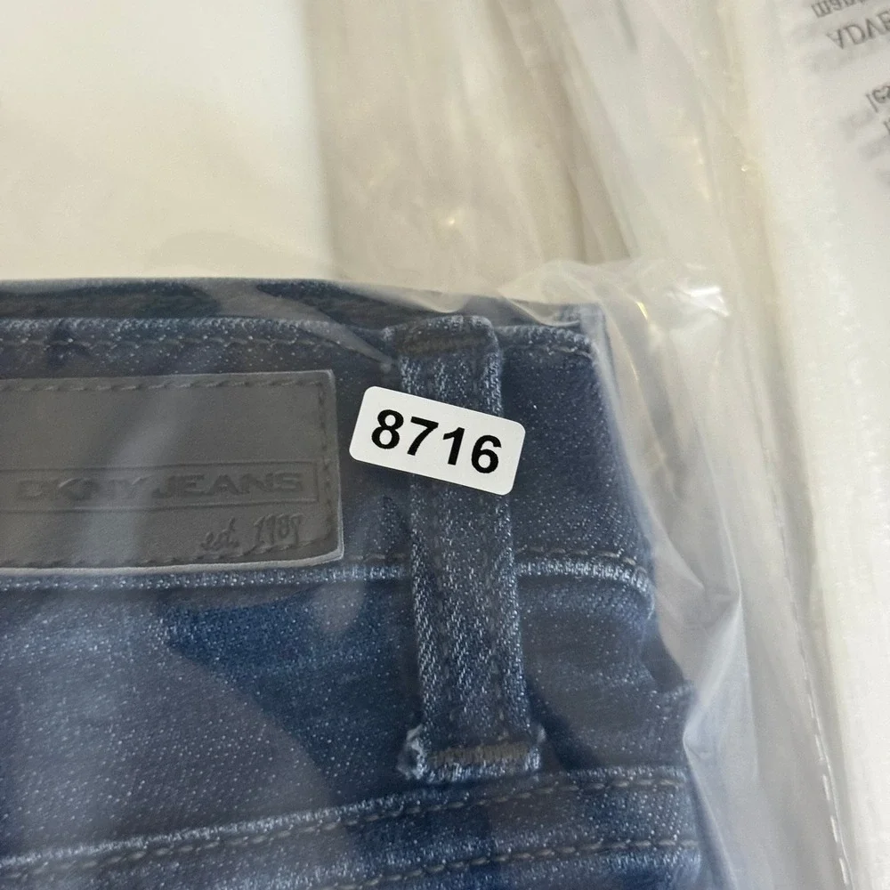 DKNY Jeans Womens Size‎ 4 Dark Wash Blue Slim Straight Leg Denim D9690002 4187